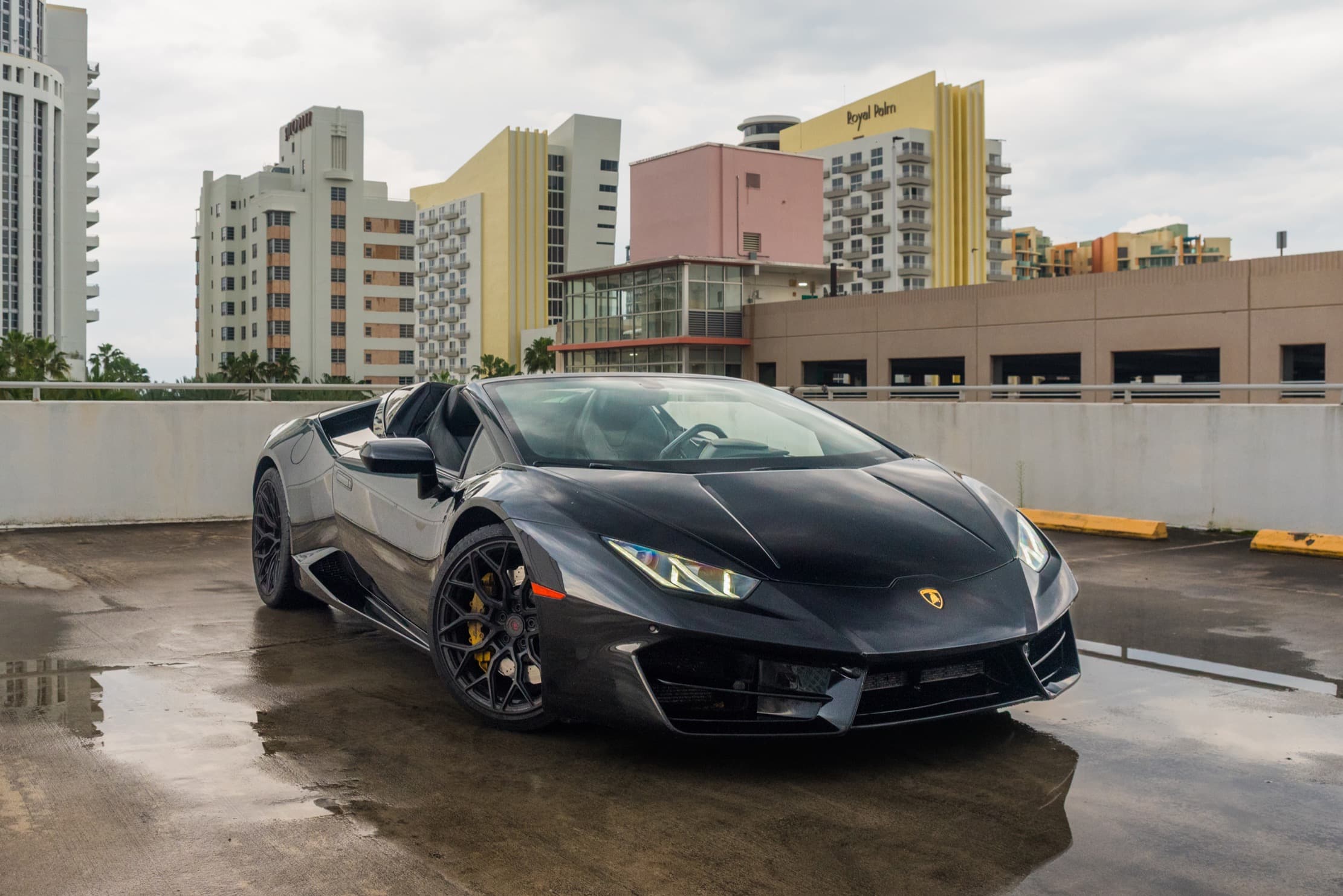 Lamborghini Huracan — Black