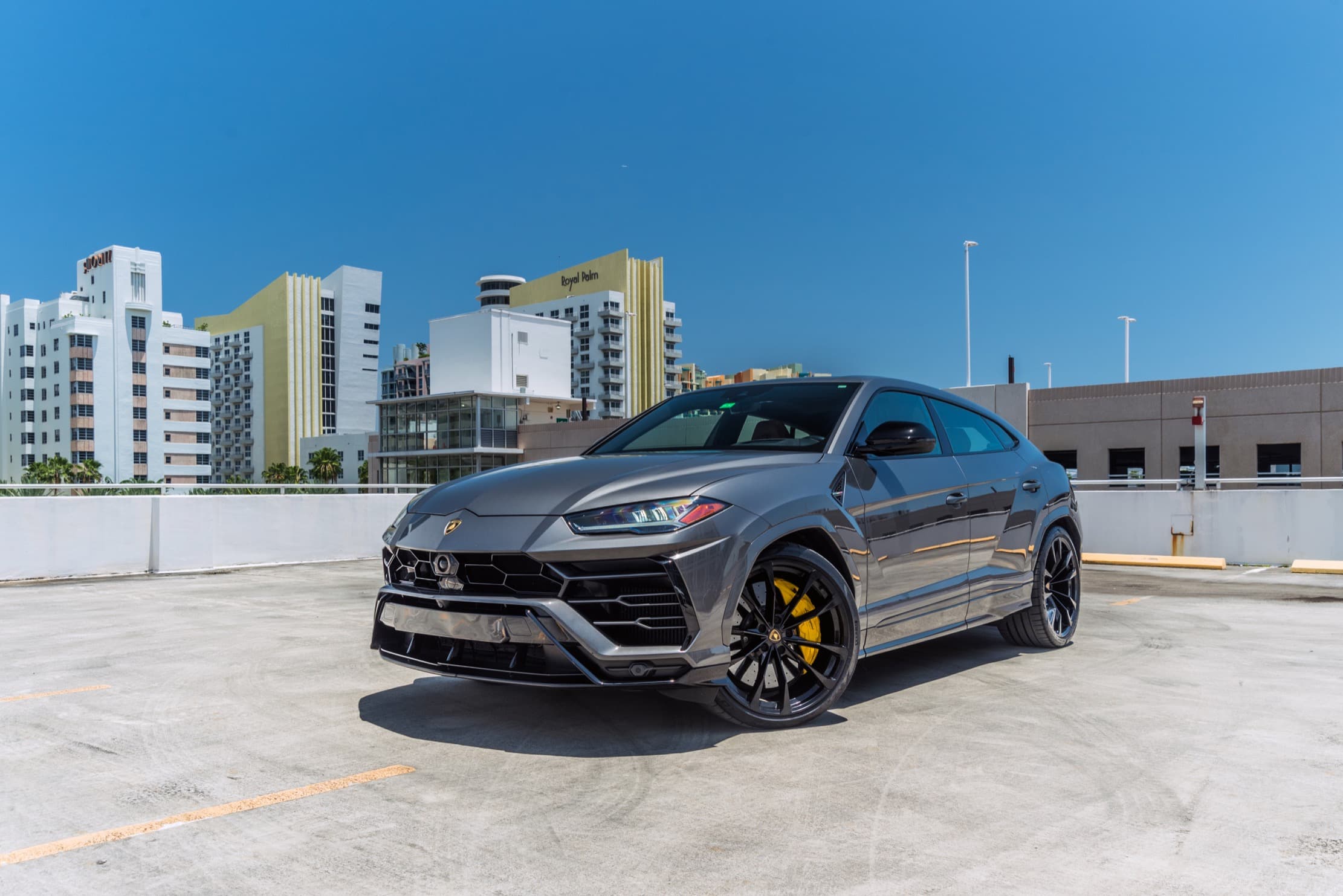 Lamborghini Urus — Grey / Brown