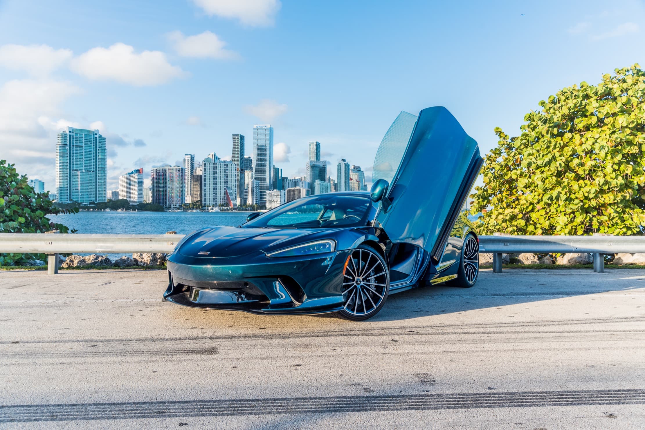 McLaren GT — Green / Black