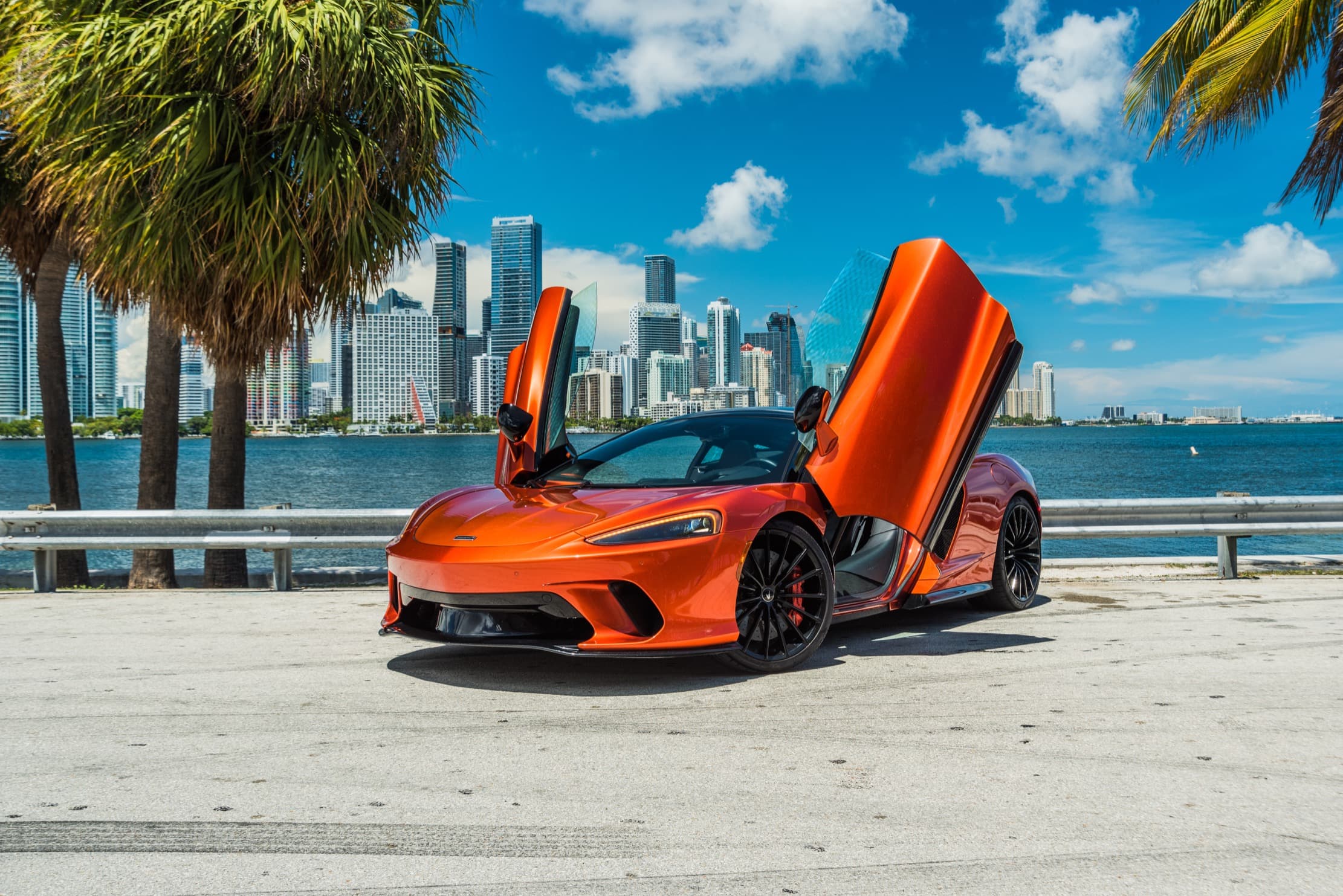 McLaren GT — Orange / Black