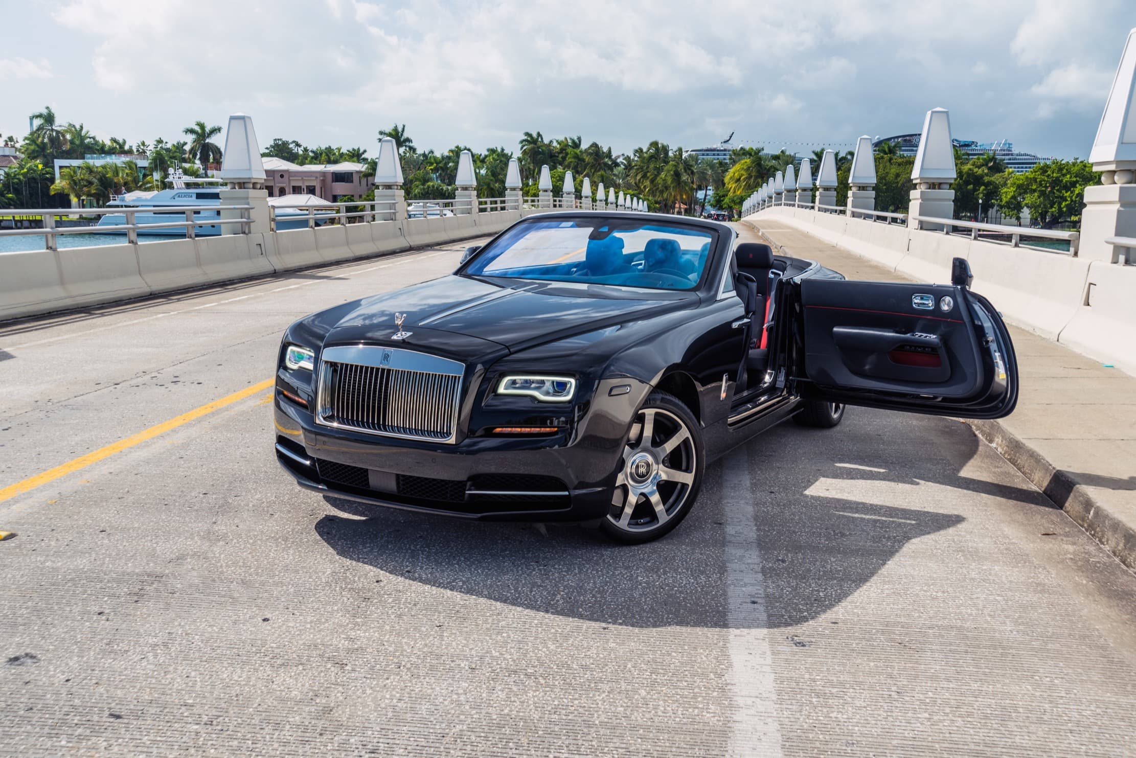 Rolls-Royce Dawn — Black / Red